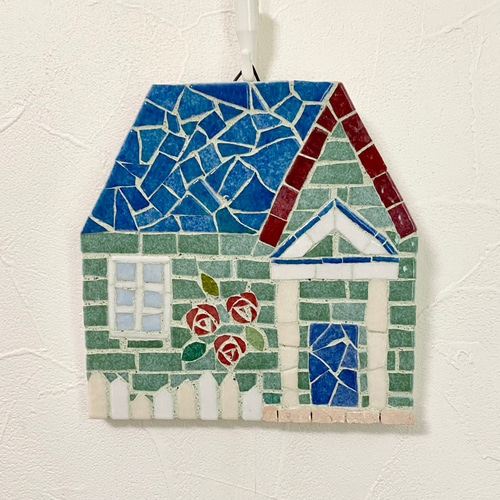 薔薇の咲くおうち(モザイクタイルアート) その他アート komako 通販