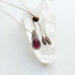 『紅輝』コバルトドロマイトとルビーのマクラメペンダントネックレス 紅輝』コバルトドロマイトとルビーのマクラメペンダントネックレス 紅