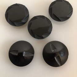 アンティーク ボタン 5個　ビンテージ 昭和 レトロ 個性的 ハンドメイド素材 日本製 ポップ アクセ ブラック　黒 5枚目の画像