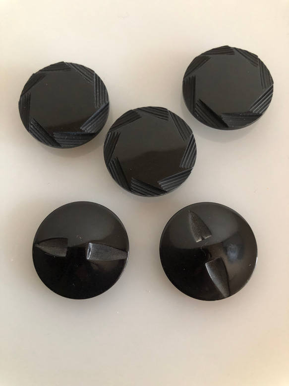 アンティーク ボタン 5個　ビンテージ 昭和 レトロ 個性的 ハンドメイド素材 日本製 ポップ アクセ ブラック　黒 5枚目の画像