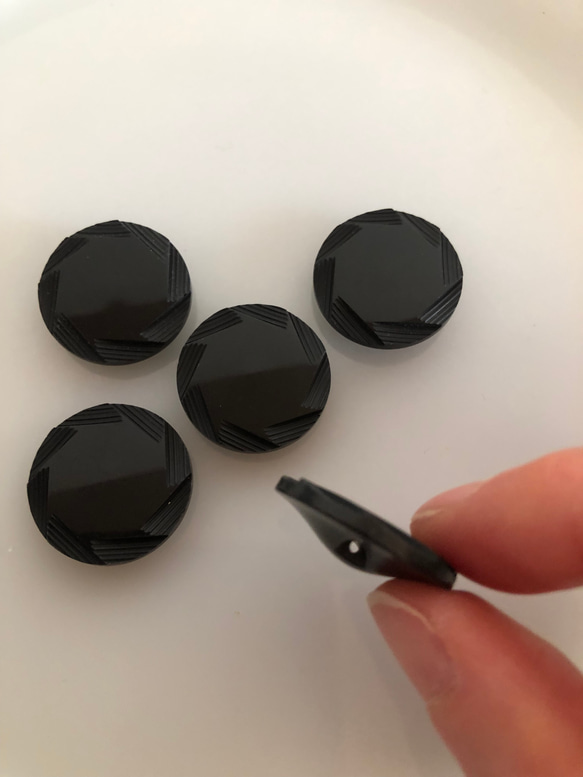 アンティーク ボタン 5個　ビンテージ 昭和 レトロ 個性的 ハンドメイド素材 日本製 ポップ アクセ ブラック　黒 4枚目の画像