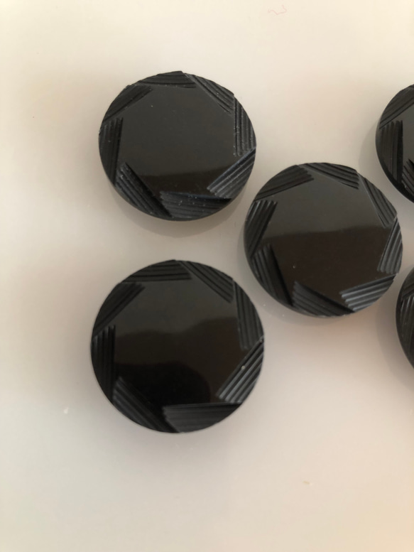 アンティーク ボタン 5個　ビンテージ 昭和 レトロ 個性的 ハンドメイド素材 日本製 ポップ アクセ ブラック　黒 2枚目の画像