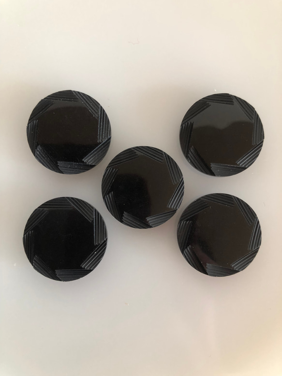 アンティーク ボタン 5個　ビンテージ 昭和 レトロ 個性的 ハンドメイド素材 日本製 ポップ アクセ ブラック　黒 1枚目の画像