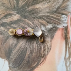 ボタン バレッタ ヘアアクセサリー ハンドメイド レジン 花 ゴールド ガラス 4枚目の画像