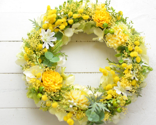 ミモザを散りばめた春のナチュラルリース・明るいイエロー