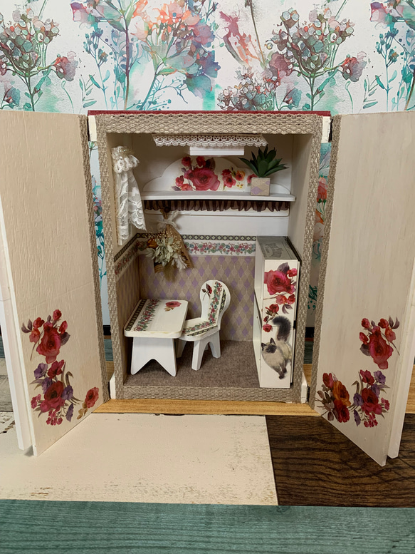 新品☆猫脚クローゼット&ドレッサー型ジュエリーBOX ドールハウス インテリア クローゼットタイプ ドールハウス B10【ネコちゃん】 その他人形 Yuki