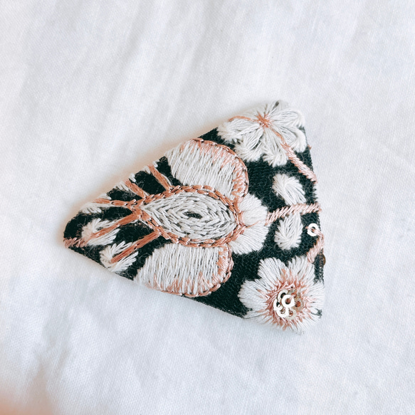 インド刺繍リボン♡三角ピン　ヘアピン　ぱっちんピン 2枚目の画像