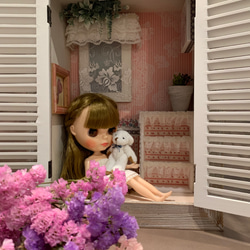 ハウス型ドールクローゼット クローゼットタイプ ドールハウス［ルーバータイプ扉］【ピンクの