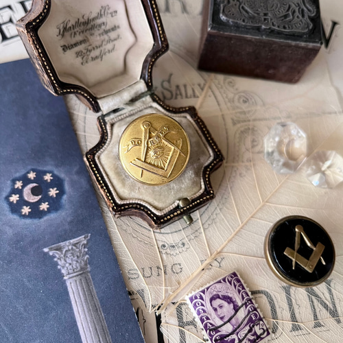 英国で出会った♪ アンティーク フリーメイソンのボタン ゴールド