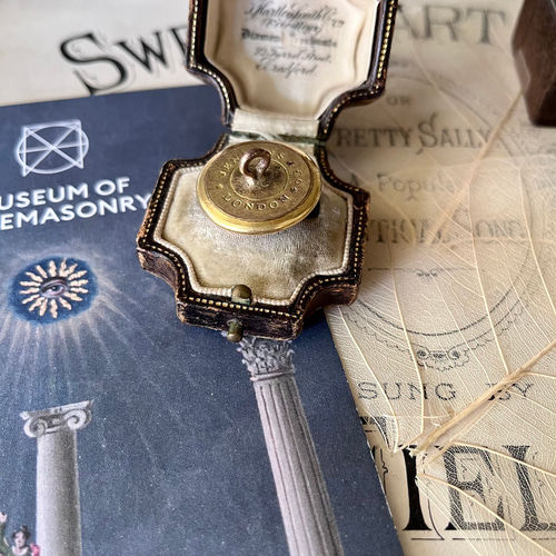 英国で出会った♪ アンティーク フリーメイソンのボタン ゴールド