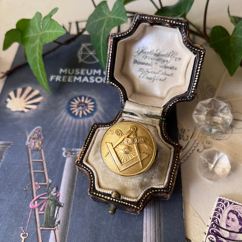 英国で出会った♪ アンティーク フリーメイソンのボタン ゴールド