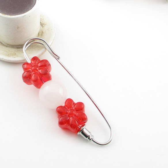 ローズクォーツラッテがちょうど良い季節だから、蕾も元気になりまうように♪<カブトピンブローチ>SB1003 2枚目の画像