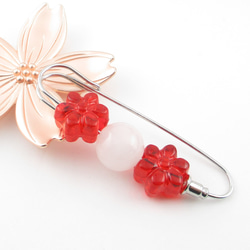 ローズクォーツラッテがちょうど良い季節だから、蕾も元気になりまうように♪<カブトピンブローチ>SB1003 1枚目の画像