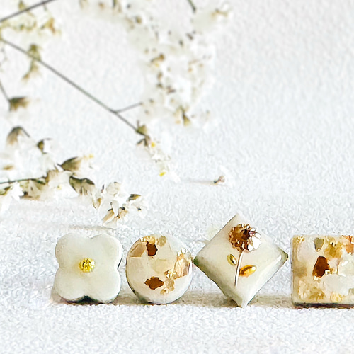 124 高級お花ボタン✖︎3Aガラスじゃら　ハンドメイド　ピアスorイヤリング 優しい アイボリー 螺鈿 美濃焼 イヤリング 花 ピアス 花 小ぶり 陶器