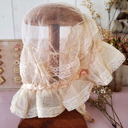 フランスアンティーク チュールレースとモチーフ 小さなボネ