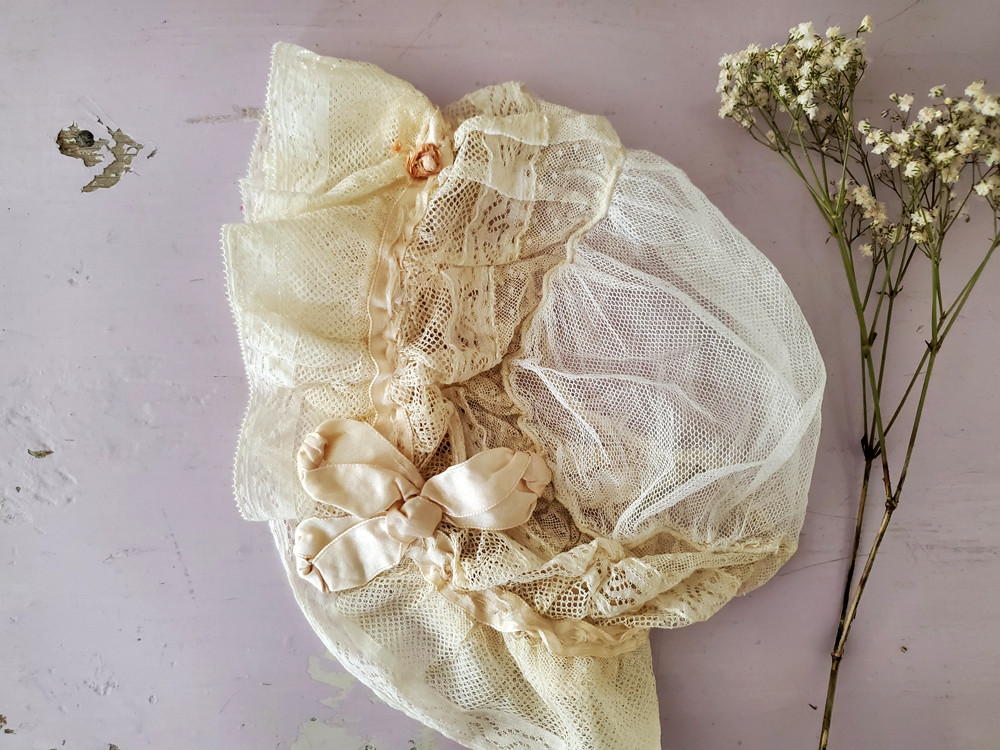 アンヴァンテール　フランスアンティーク　布花　チュールレースボネ　レース フランスアンティーク チュールレースとモチーフ 小さなボネ