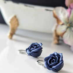 クレイ ピアス／イヤリング：Rose Blue 〜 紺碧の薔薇 〜 5枚目の画像