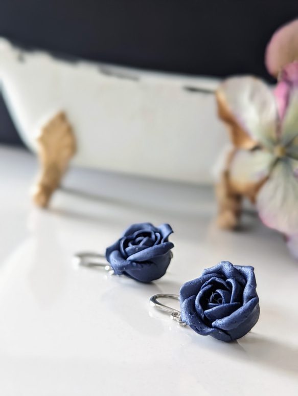 クレイ ピアス／イヤリング：Rose Blue 〜 紺碧の薔薇 〜 5枚目の画像