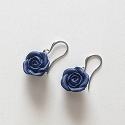 クレイ ピアス／イヤリング：Rose Blue 〜 紺碧の薔薇 〜 6枚目の画像