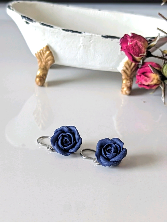 クレイ ピアス／イヤリング：Rose Blue 〜 紺碧の薔薇 〜 7枚目の画像