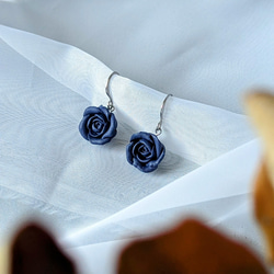 クレイ ピアス／イヤリング：Rose Blue 〜 紺碧の薔薇 〜 15枚目の画像