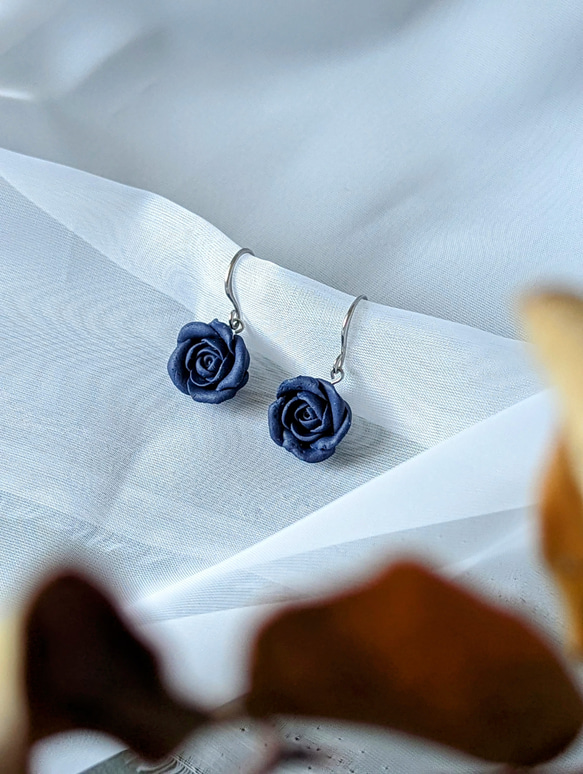 クレイ ピアス／イヤリング：Rose Blue 〜 紺碧の薔薇 〜 15枚目の画像