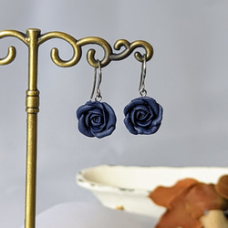 クレイ ピアス／イヤリング：Rose Blue 〜 紺碧の薔薇 〜 10枚目の画像