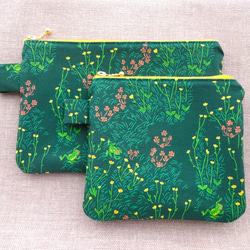 ＊野の草花とカエル１＊コットンフラットポーチ＊ファスナー１４cm＊USAコットン＊Windham Fabrics＊ 6枚目の画像