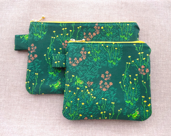 ＊野の草花とカエル１＊コットンフラットポーチ＊ファスナー１４cm＊USAコットン＊Windham Fabrics＊ 6枚目の画像