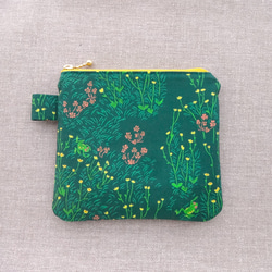 ＊野の草花とカエル１＊コットンフラットポーチ＊ファスナー１４cm＊USAコットン＊Windham Fabrics＊ 2枚目の画像