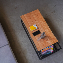栴檀の一枚板 サイドラック付きのローテーブル 3枚目の画像