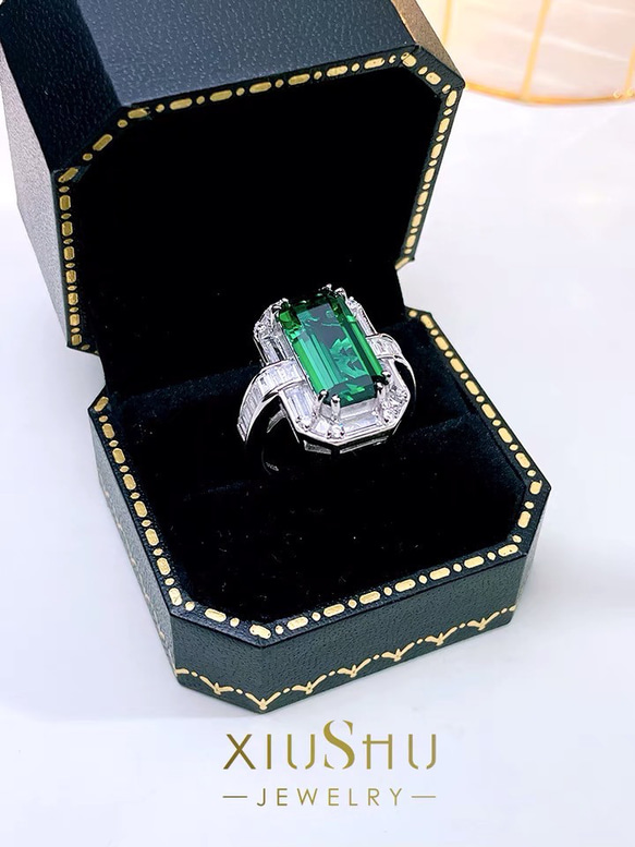 本物天然大きなエメラルド10カラット超えとダイヤのリング