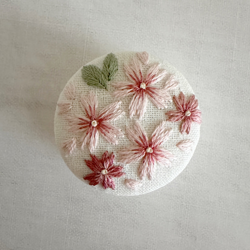 No.698】ハンドメイド刺繍ブローチ 紫陽花 - メルカリ