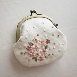 〈刺繍キット〉桜の刺繍がまぐち 1枚目の画像