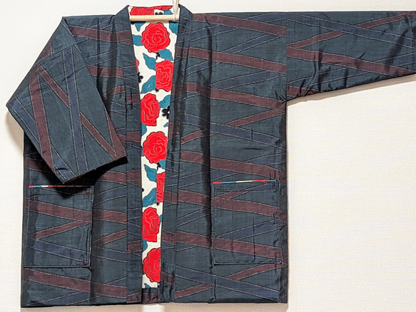 Creema限定着物生地を使ったリバーシブルでも着れるモダン半纏です。表は絹、裏は綿生地です。両方楽しめます。贈り物に! 2枚目の画像