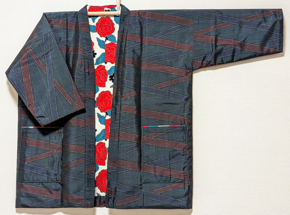 Creema限定着物生地を使ったリバーシブルでも着れるモダン半纏です。表は絹、裏は綿生地です。両方楽しめます。贈り物に! 14枚目の画像