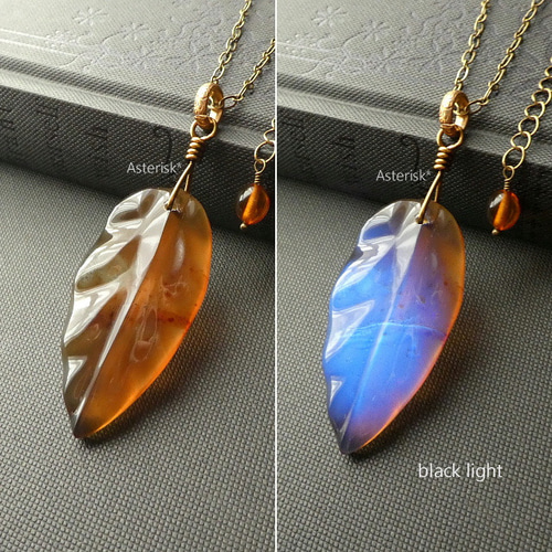 天然琥珀＞ ブルーアンバー リーフ 48×23mm 大きな葉 琥珀ペンダント