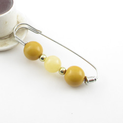 アラゴナイトは、あの日もやる気満々なので、積極的に挙手します♪<カブトピンブローチ>SB1004 2枚目の画像