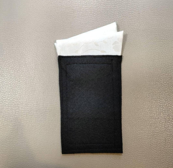 メンズポケットチーフ　綿100%ホワイト柄入りダブル傾斜あり 1枚目の画像