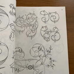 Treasury of Floral Design and Initials 花文字デザインの本 4枚目の画像