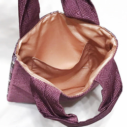 金襴トートバッグ（猫・パープル）　お出かけにもフォーマルにもモダンなバッグ和装バッグ　サブバッグ　裏地つき　西陣織 3枚目の画像