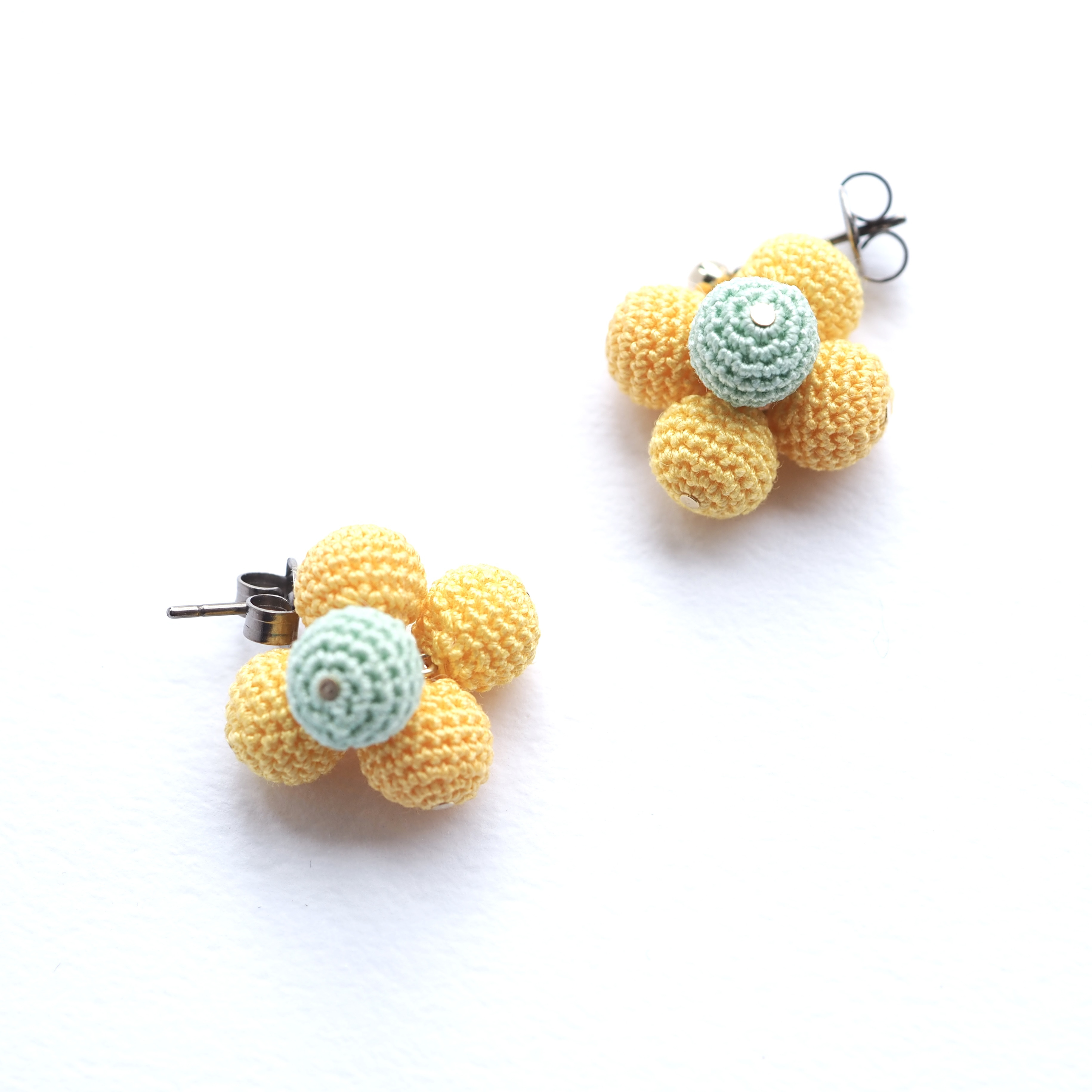 たわわピアス/イヤリング　ミモザカラー