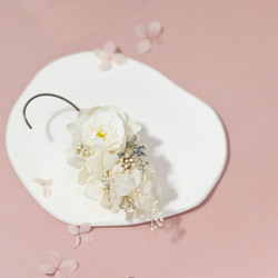 《新作》 cocon お花のイヤーフック(アイスグリーンホワイト) 2枚目の画像