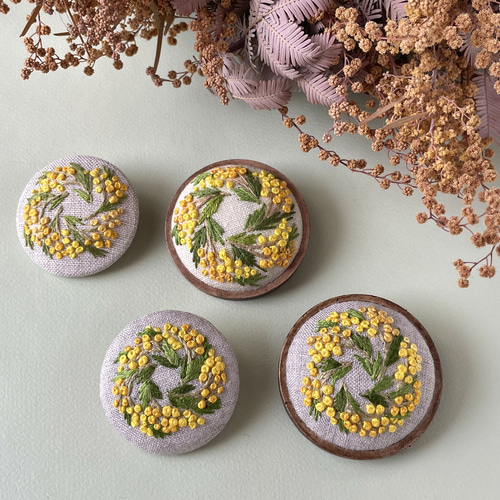 ミモザ] 刺繍ブローチ 選べる枠 ミモザ2025 ブローチ tukuru