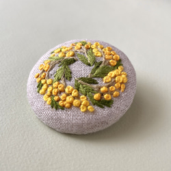 [ミモザ] 刺繍 ブローチ　選べる枠　春の花　 5枚目の画像