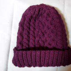 紫パープル手編みアランケーブルニット帽 1枚目の画像