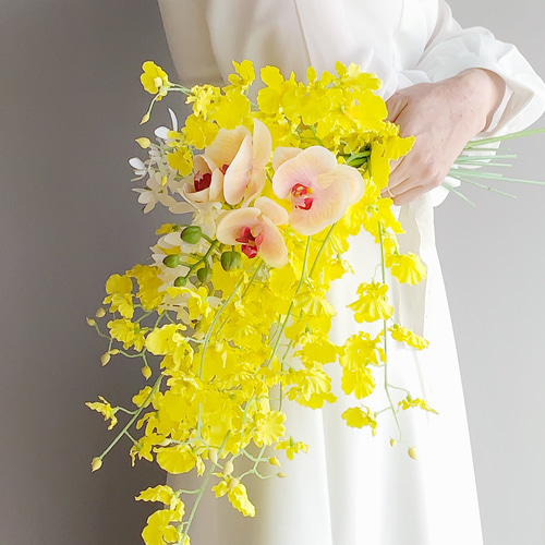 Flower Ring】【パンフラワー】白色胡蝶蘭とオンシジュウム