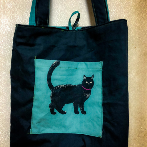 大人のグリーン黒猫ちゃんのトートバッグとポーチの2点セット。猫柄