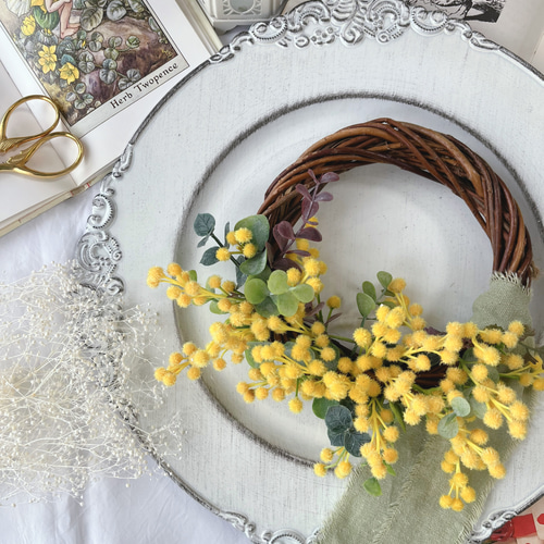 ミモザとユーカリのハーフリース ミモザ ユーカリ 春リース 春 玄関  