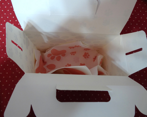 肉球柄のペーパーバッグに肉球の形焼き菓子３種類詰め合わせ♪(*^▽^*) 7枚目の画像